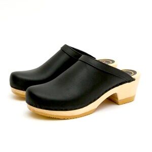NWT NO.6 old schooll clog on mid heel in black
